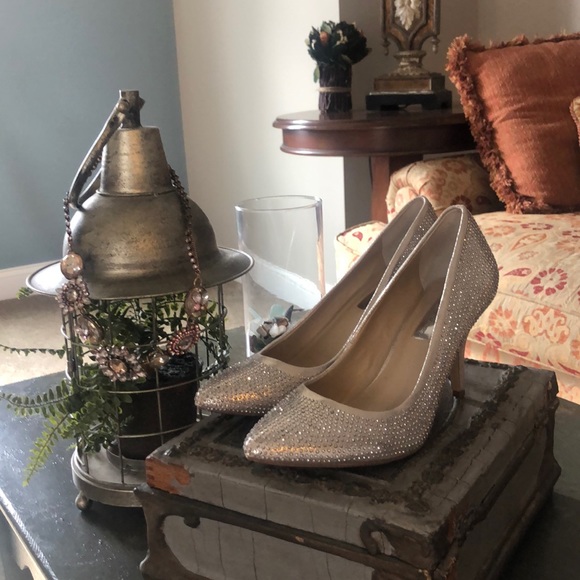 Pumps - Picture 2 of 8